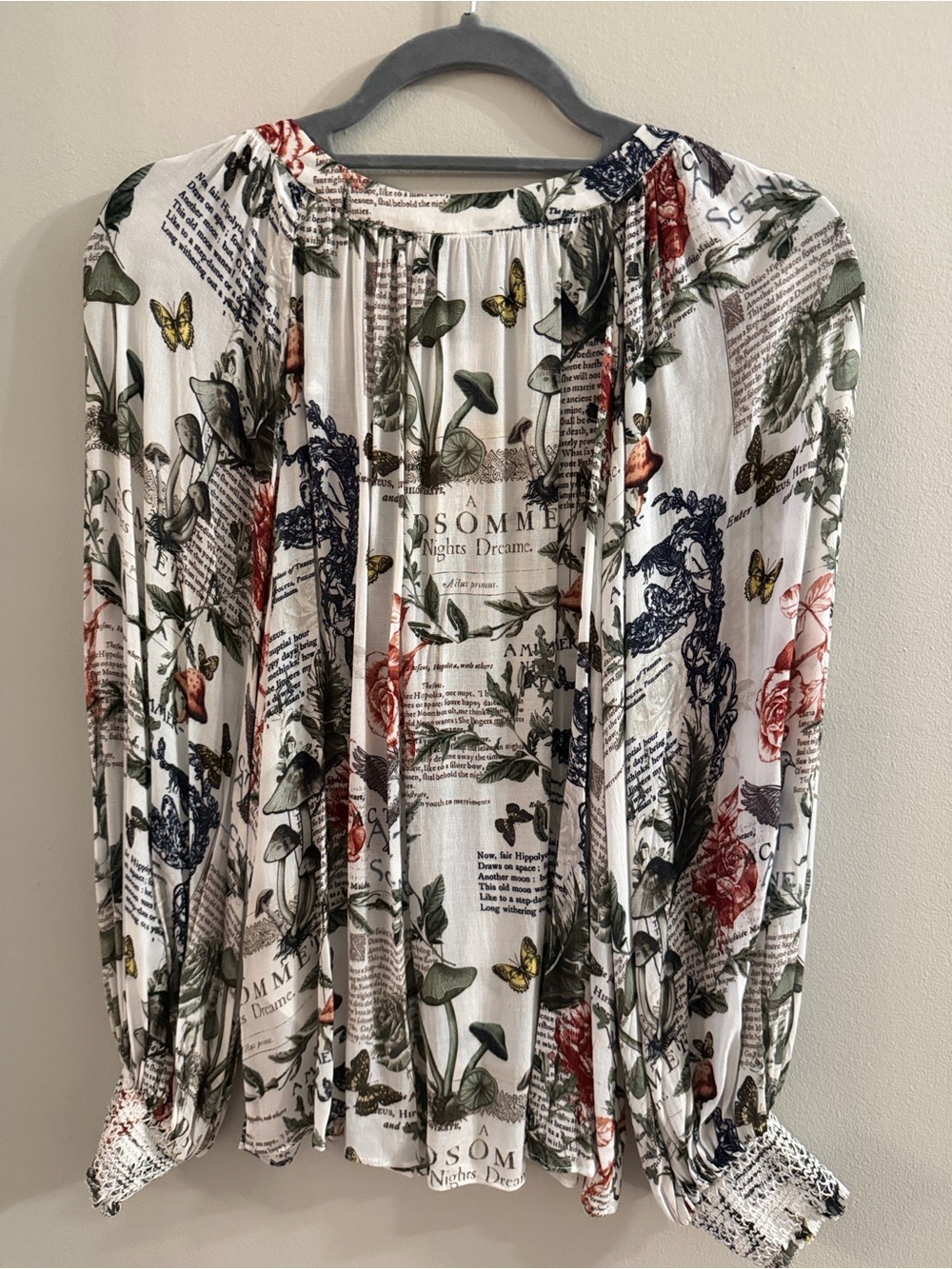Alice + Olivia White Newspaper & Floral V-Neck Blouse w/ Red Roses- size Medium - Picture 3 of 3